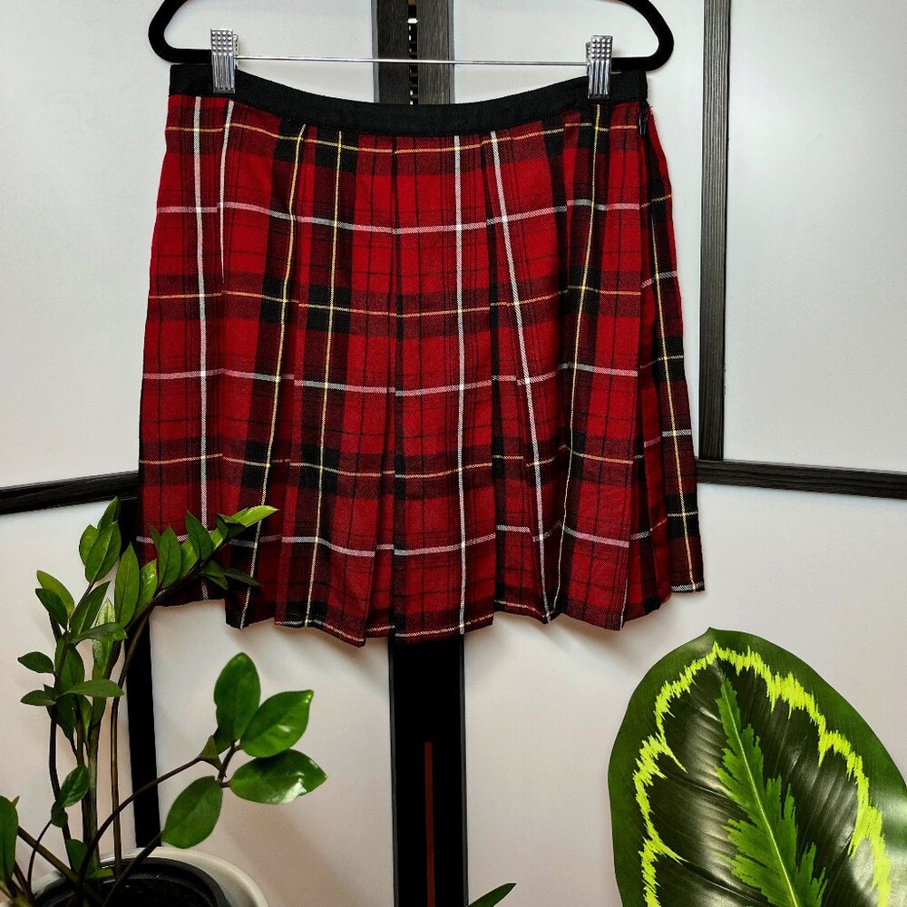 Hot Topic Plaid pleated skirt